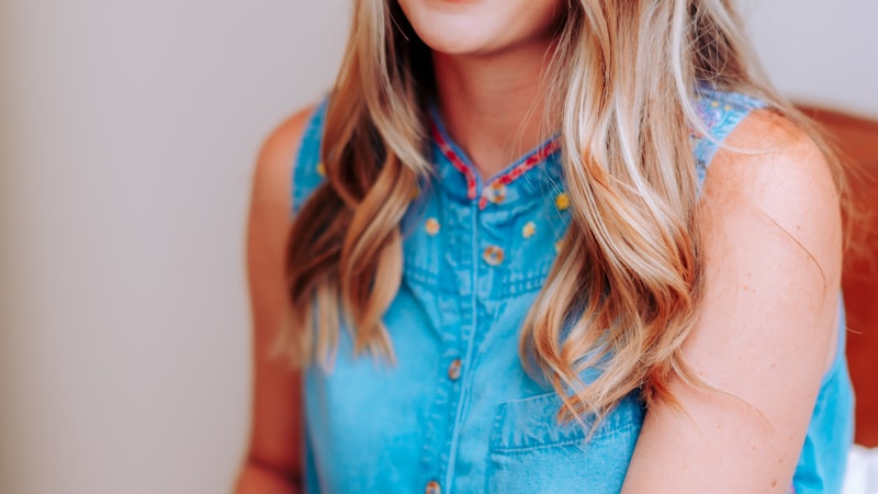 世界杯小组赛A组焦点战直播画面 - 球员正在激烈拼抢